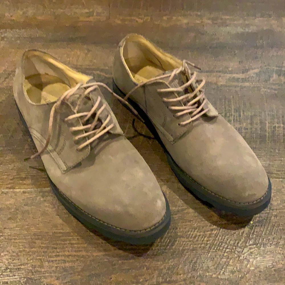 G.H. Bass & Co. men’s suede shoes in brown, size 10.5